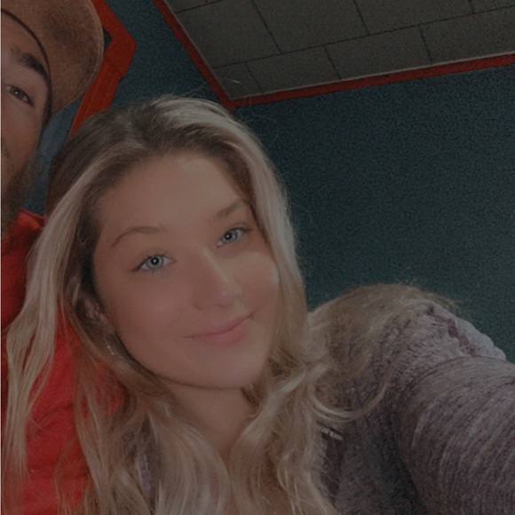 Meet your Posher, Caroline - Picture 2 of 2